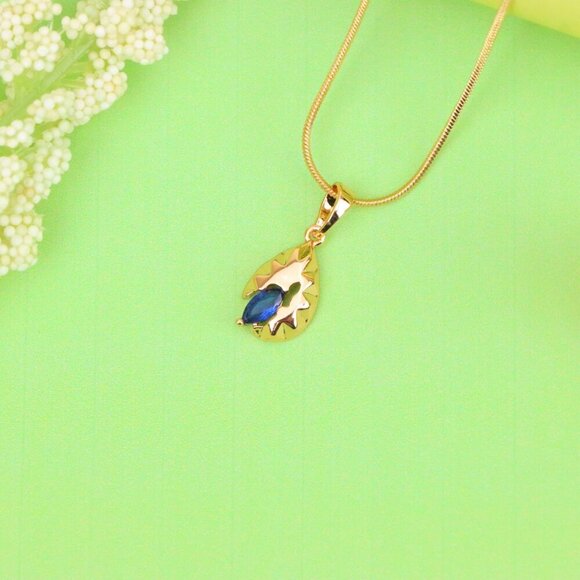 "Teardrop Blue Stone Pendant with Textured Gold Plated Leaf Design, XPPT1721 - Picture 3 of 13